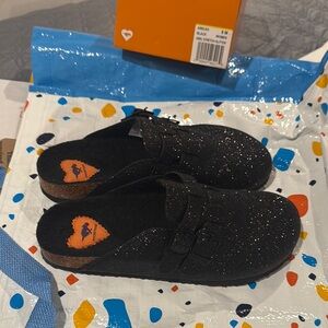 Rocket Dog Black and Silver Cozy Flats